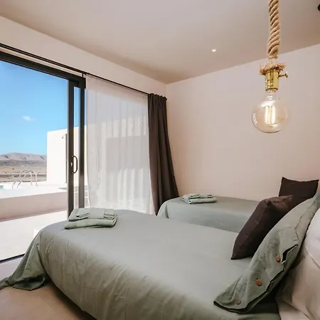 Vila Essea Living With Heated Pool Tindaya