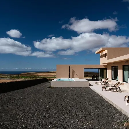 Essea Living With Heated Pool Vila