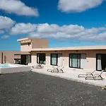 Essea Living With Heated Pool * Тиндайя