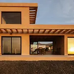 Essea Living With Heated Pool فيلة تيندايا