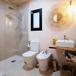 Essea Living With Heated Pool Тиндайя