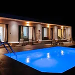 Essea Living With Heated Pool Villa *