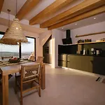 Essea Living With Heated Pool *