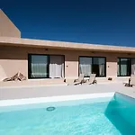Вилла Essea Living With Heated Pool Тиндайя