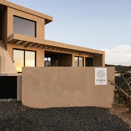 Вилла Essea Living With Heated Pool Тиндайя