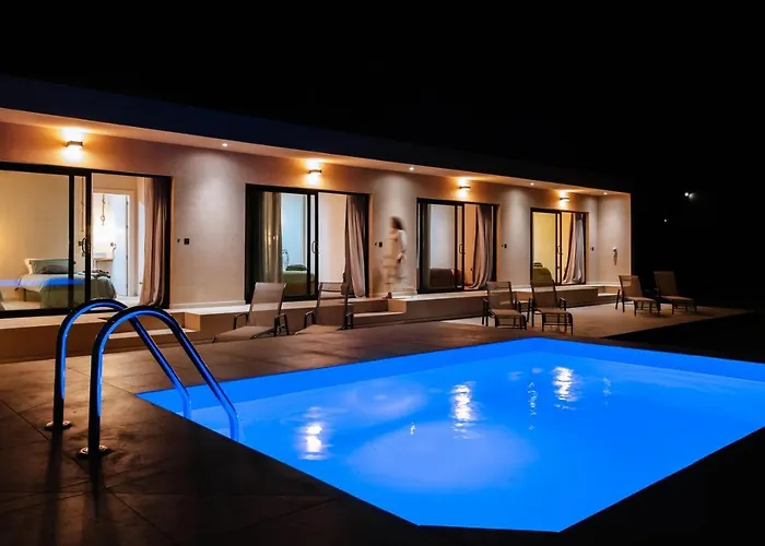 Essea Living With Heated Pool Villa *