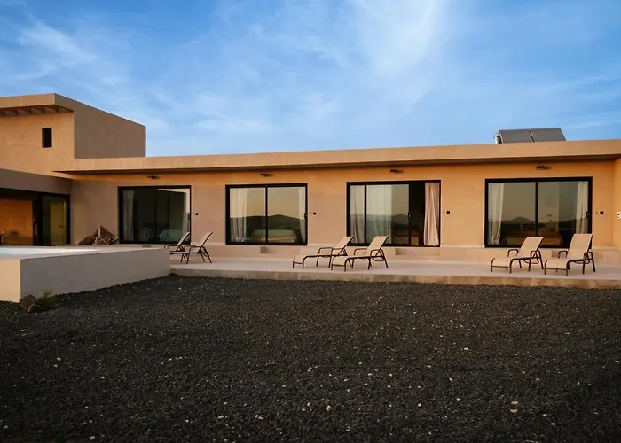 Villa Essea Living With Heated Pool *