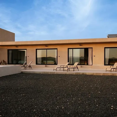 Villa Essea Living With Heated Pool *